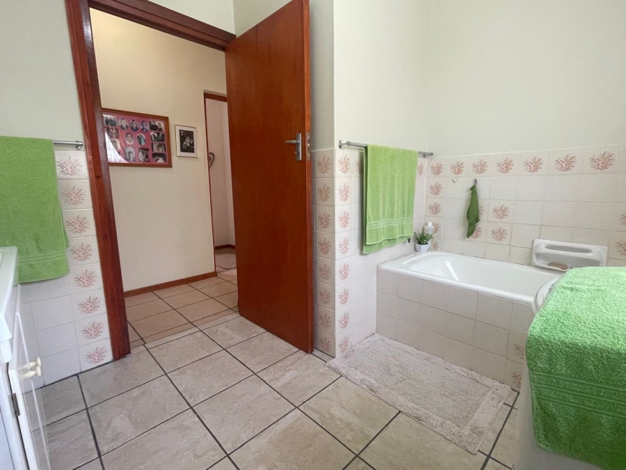 3 Bedroom Property for Sale in Bayview Western Cape